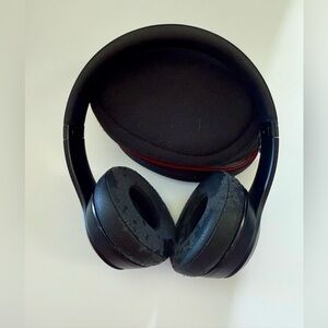 Black and‎ red Beats Solo Headphones solo3
